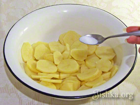 Картопляна запіканка з сиром - покроковий рецепт з фото