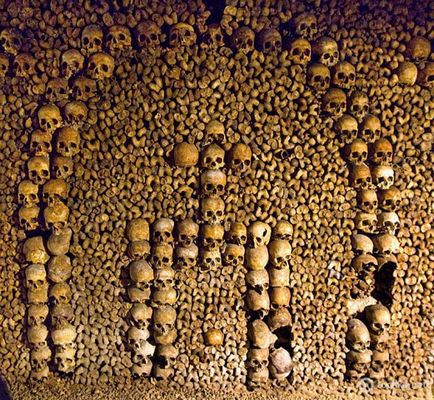 Catacombele din Paris, fotografii din care se înfuleșează găurile