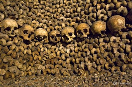 Catacombele din Paris, fotografii din care se înfuleșează găurile