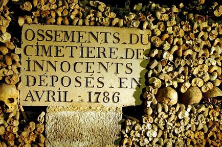 Catacombele din Paris, fotografii din care se înfuleșează găurile