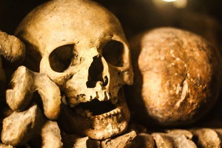 Catacombele din Paris povestea despre creație, fotografie, prețuri, cum se obține