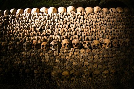 Catacombele din Paris povestea despre creație, fotografie, prețuri, cum se obține