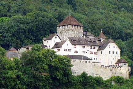 Principatul Liechtenstein, spre Europa cu mașina