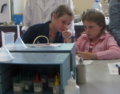 Laboratorul de Chimie al Muzeului Politehnic - recreere cu copii