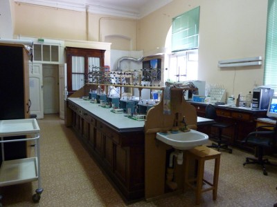 Laboratorul de Chimie al Muzeului Politehnic - recreere cu copii