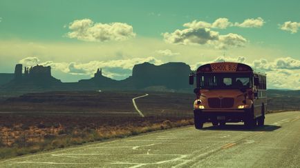 Előnyök iskolások utaznak a buszon 2017