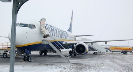 Transportatori aerieni lowcost, cerințe pentru bagajele de mână, 375 25 7501677