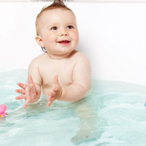 Este posibil să se spele un copil la otită, să se spele capul să înoate
