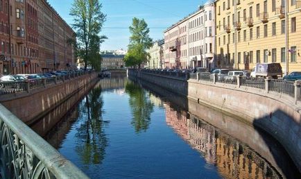 Embankment al Canalului Griboedov din Sankt Petersburg fotografie, adresa