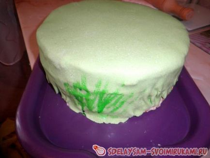 Realizați o prăjitură pentru copii, o clasă de master cu mâinile lor