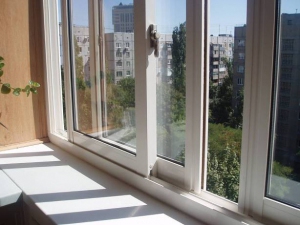 Üvegezett erkély, hogyan máz az erkély a kezét, egy fotó és videó használati