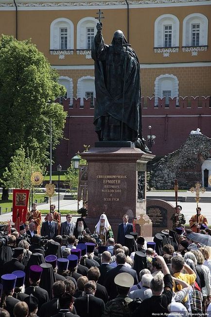 Consecration az emlékmű pátriárkáig Hermogenes