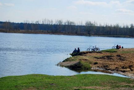 Pihenés a tó - torfyanka - in - jávorszarvas sziget