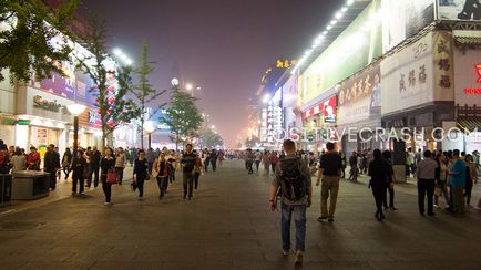 Пішохідна вулиця Ванфуцзін (wangfujing) food street wangfujin xiaochijie