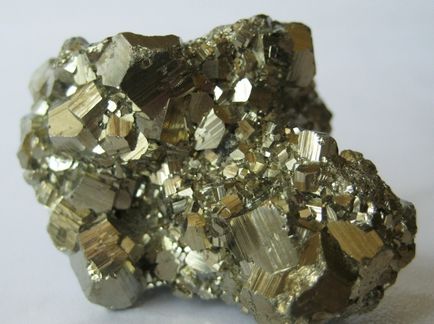 Pirit (55 fotó) mágikus tulajdonságait egy kristály színjátszó ásvány a nők, Bolondok aranya, akiknek