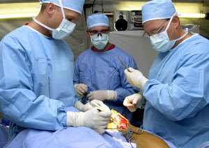 Sebészeti beavatkozás előkészítéseként egy sérv az ágyéki gerinc indikációk, módszerek és
