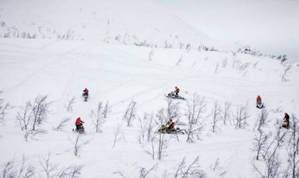 Pokatushki pe un snowmobil în dombai și teberda, rasă de snowmobile montane, l