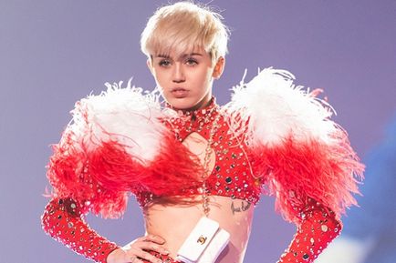 Jumătate goale și faimoase costume de Miley Cyrus și alte stele, o bârfă