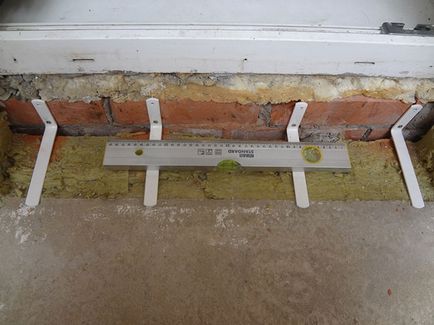 На прага на балконска врата на защо е необходимо, и как да го инсталирате
