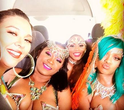 Rihanna elviselhetetlenül szép a ruha, amit viselt a karneváli szülőhazájában Barbados
