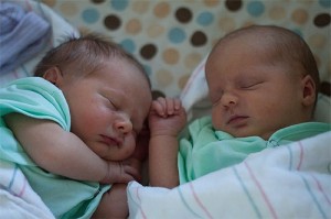 Nașterea gemenelor ca începutul nașterii naturale, recenzii, videoclipuri