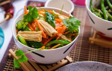 Salata cu sparanghel si castravete - cele mai bune retete pentru vacanta 2017
