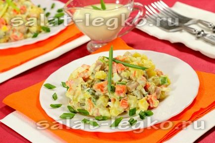 Salată cu șuncă și castraveți murate