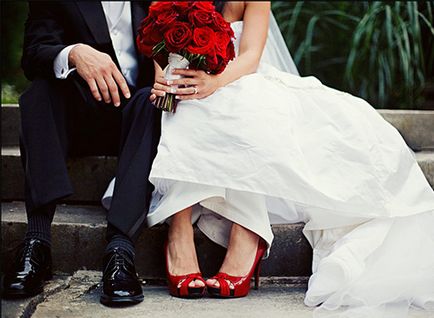 Lépésről lépésre, hogyan kell választani egy kényelmes és szép esküvői cipő - fehér