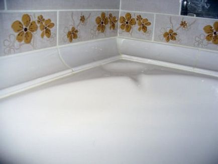 Щілина між ванною і стіною прості та ефективні способи закладення стику