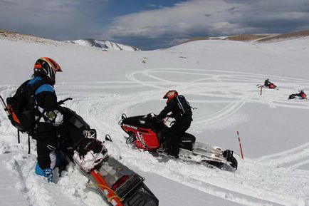 Scoala de ski de munte pe snowmobile