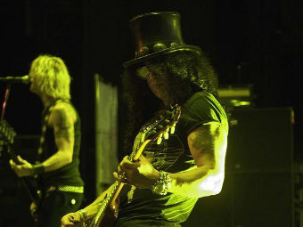 Slash a vorbit despre chitara cu o singura coarda si a promis concerte excelente in cultura Rusiei