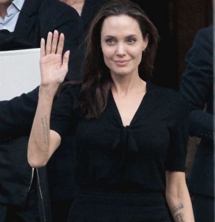 Mass-media bate alarma Angelina Jolie e bolnava de moarte