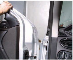Зняття, установка і регулювання передніх дверей ford focus i