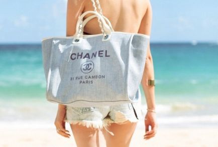 Сумки chanel (139 фото) моделі на ланцюжку boy, скільки коштує жіноча пляжна і маленькі джинсові