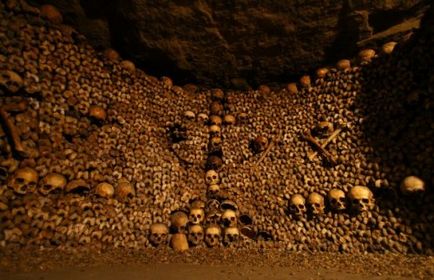 Cele 25 de fotografii minunate ale catacombelor pariziene, cea mai mare necropolă din lume