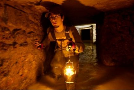 Cele 25 de fotografii minunate ale catacombelor pariziene, cea mai mare necropolă din lume