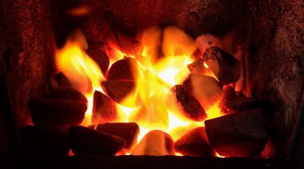 Brichetele de combustibil pentru casă în comparație cu lemnele de foc