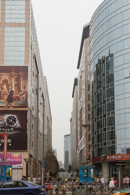 Strada comercială Vanfujing și Catedrala Sf. Iosif