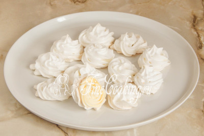 Prăjituri de tort cu meringue - rețetă cu fotografie