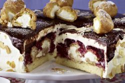 Profiteroles torta (cake) Cake profiteroles