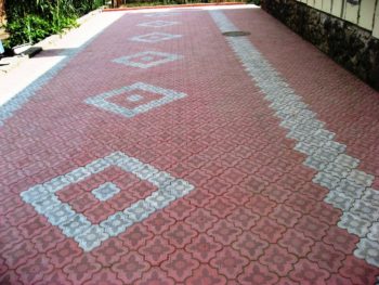 Тротуарна плитка «ромашка», її основні переваги та особливості