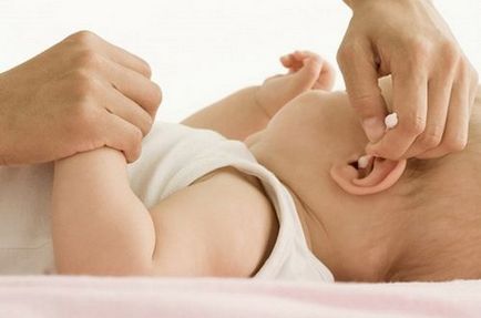 Догляд вухами новонародженої дитини, новонароджена дитина