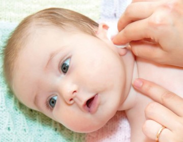 Догляд вухами новонародженої дитини, новонароджена дитина