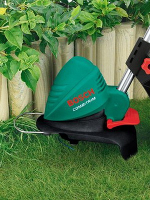 Lawn Care поливане, косене на тревата, и обезобразяване