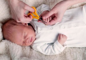 Догляд за нігтями новонародженого техніка та практичні поради зі стрижки, обробка задирок і як