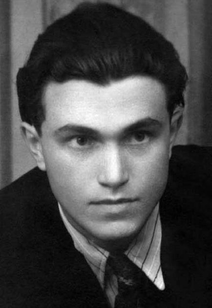 Vasily Aksyonov - biografie, informații, viață personală
