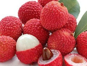 У чому користь і шкоду фрукта лічі для здоров'я, як його їдять і застосовують