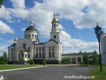 Verkhoturye - Merkushino, templomok Ural avtobrodyaga