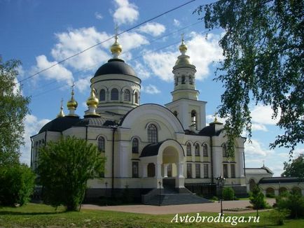 Verkhoturye - Merkushino, templomok Ural avtobrodyaga