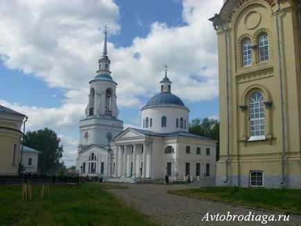 Verkhoturye - Merkushino, templomok Ural avtobrodyaga